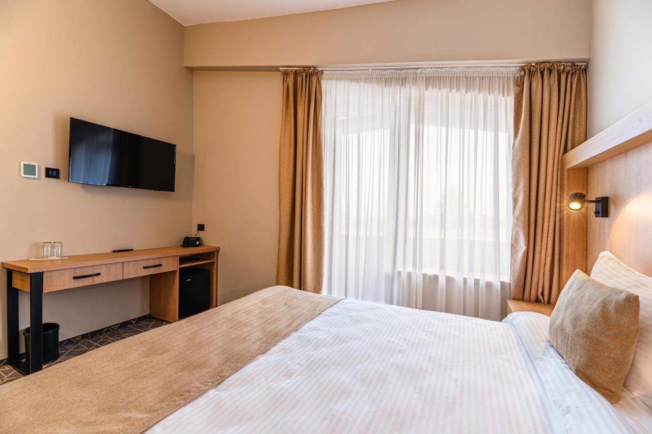 Hotel Central Pascani エクステリア 写真