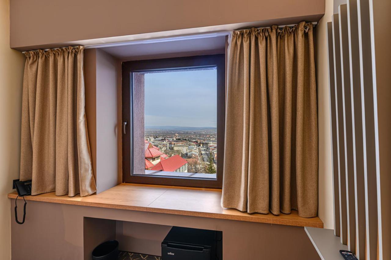 Hotel Central Pascani エクステリア 写真