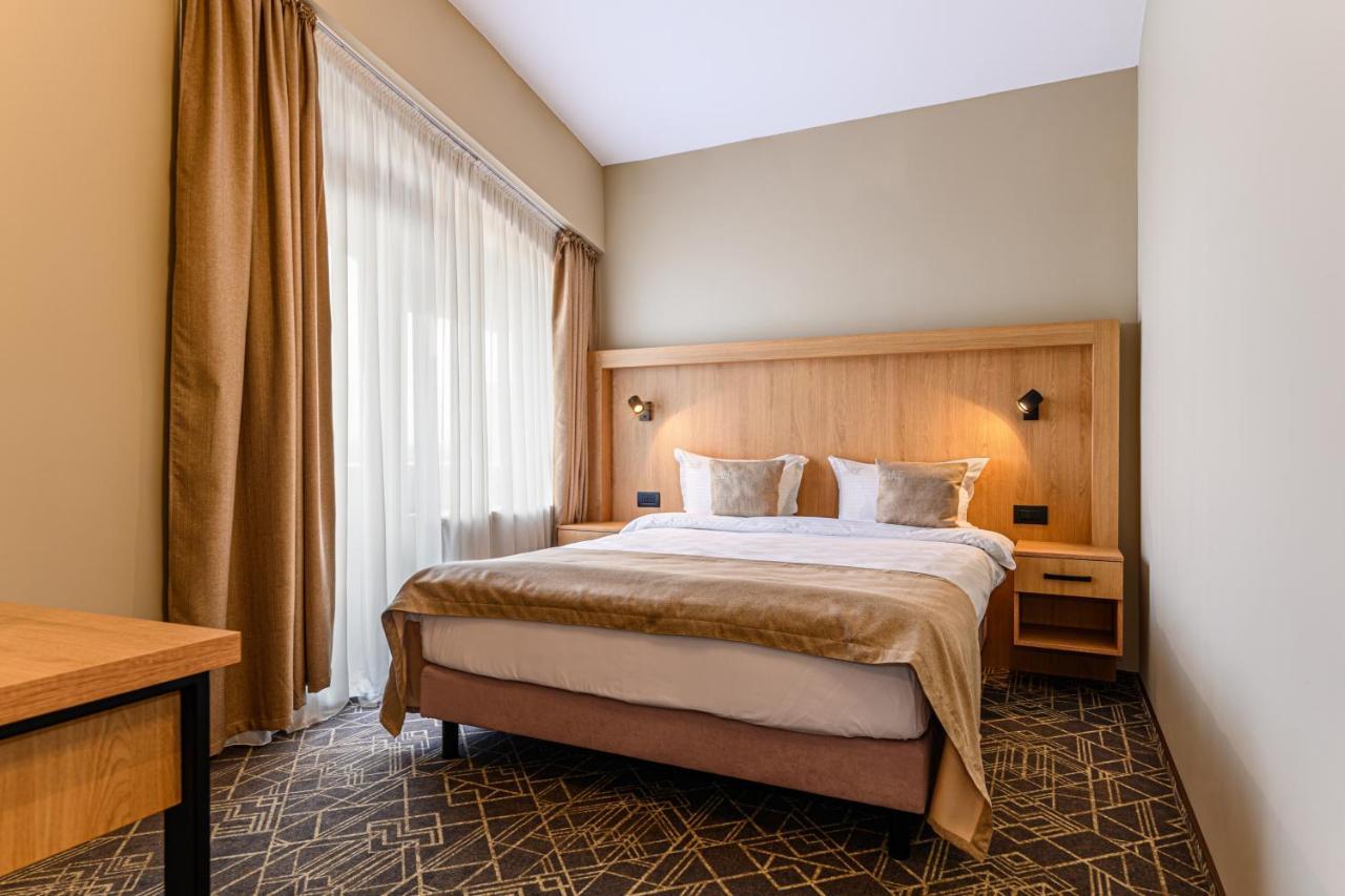 Hotel Central Pascani エクステリア 写真
