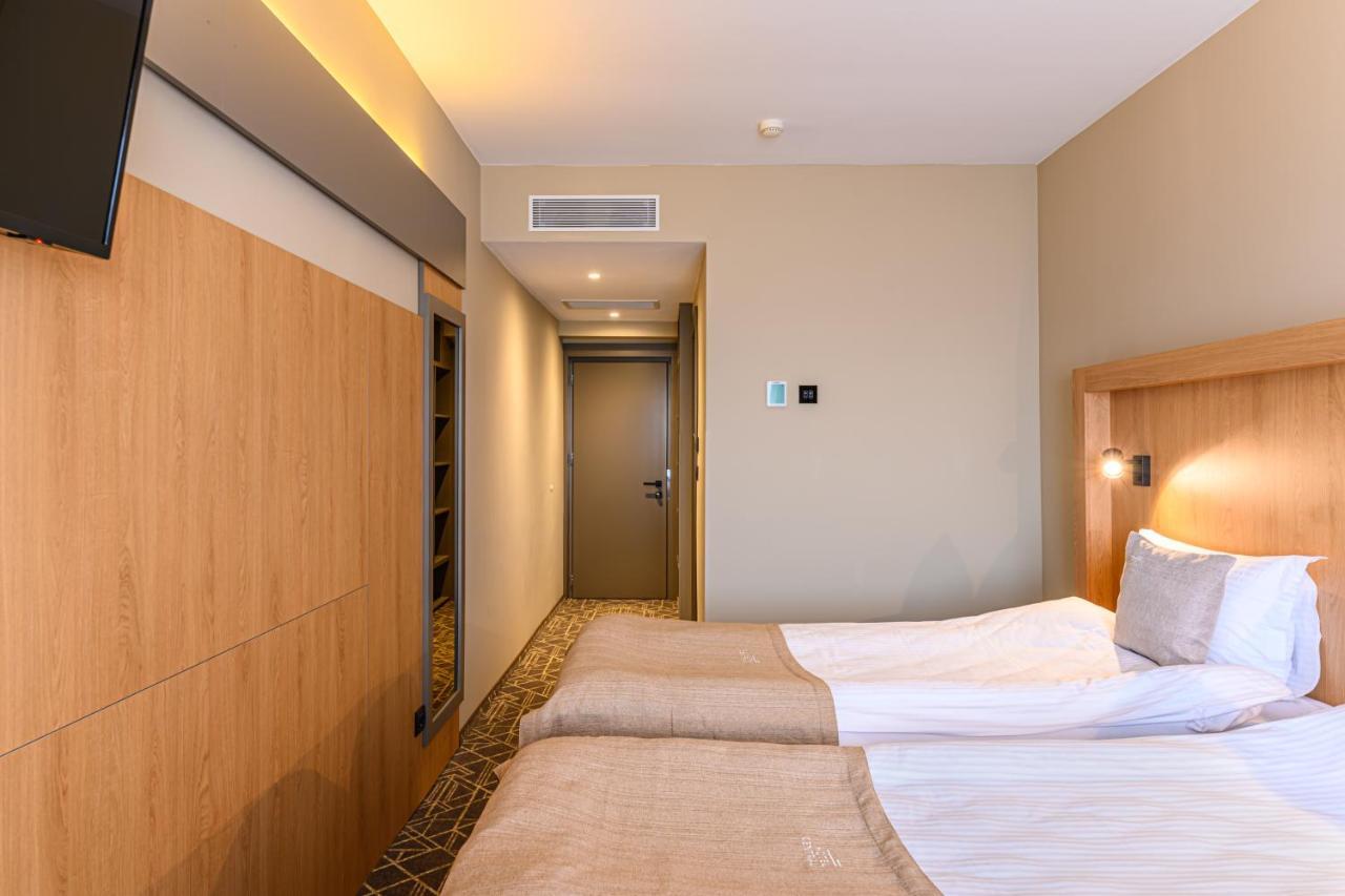 Hotel Central Pascani エクステリア 写真