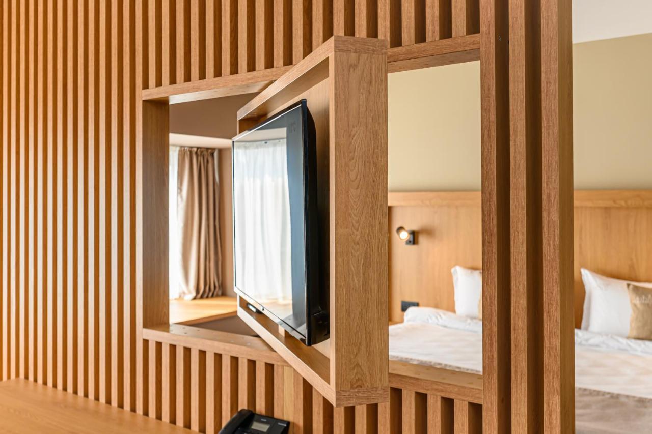 Hotel Central Pascani エクステリア 写真