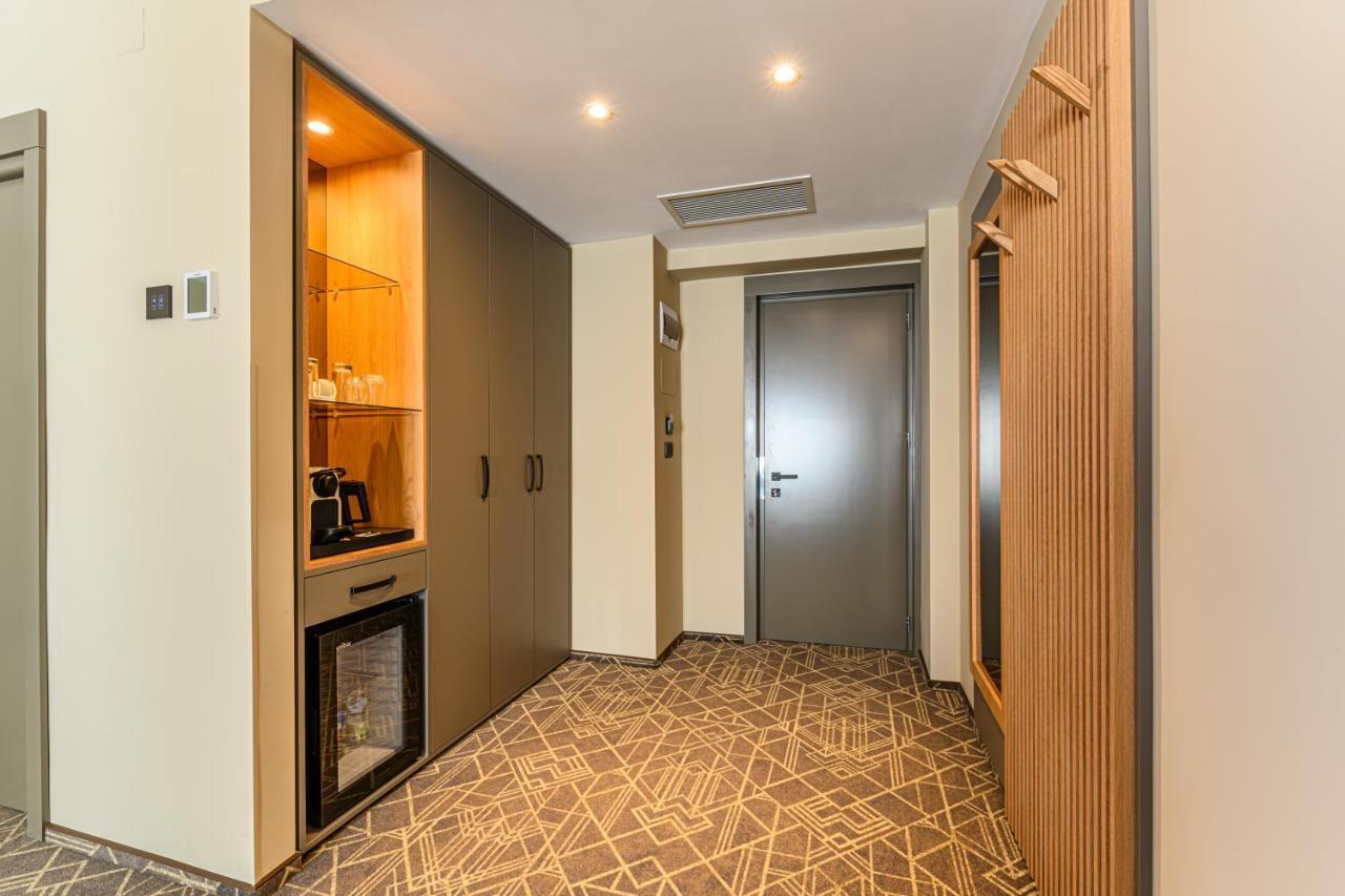 Hotel Central Pascani エクステリア 写真