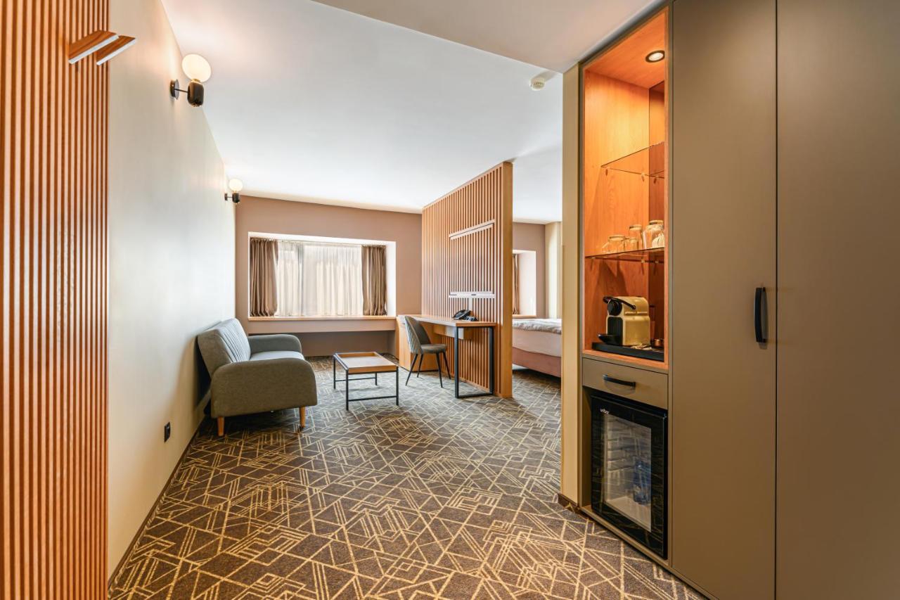 Hotel Central Pascani エクステリア 写真