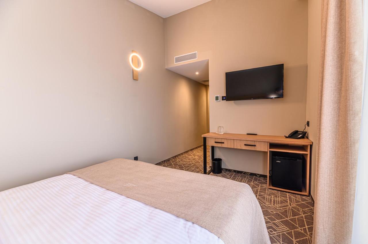 Hotel Central Pascani エクステリア 写真