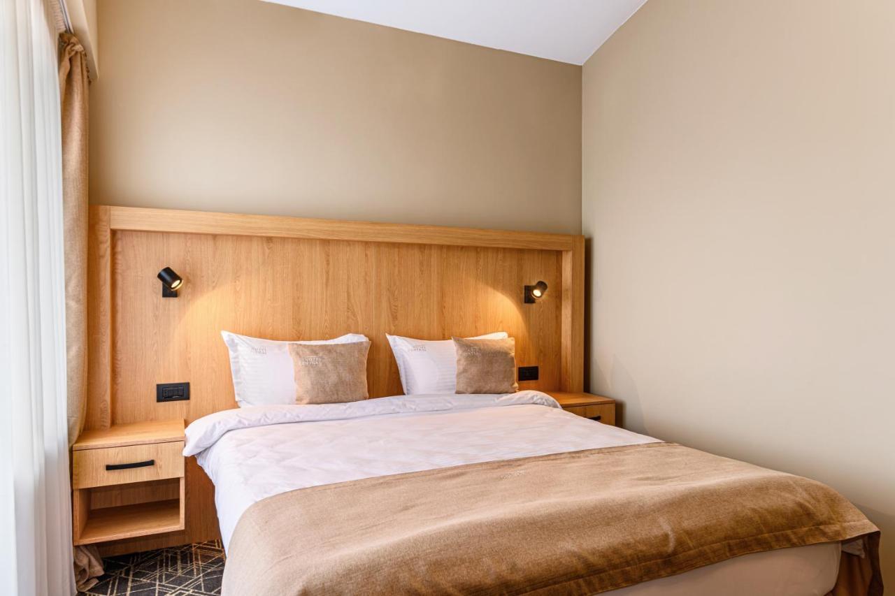 Hotel Central Pascani エクステリア 写真