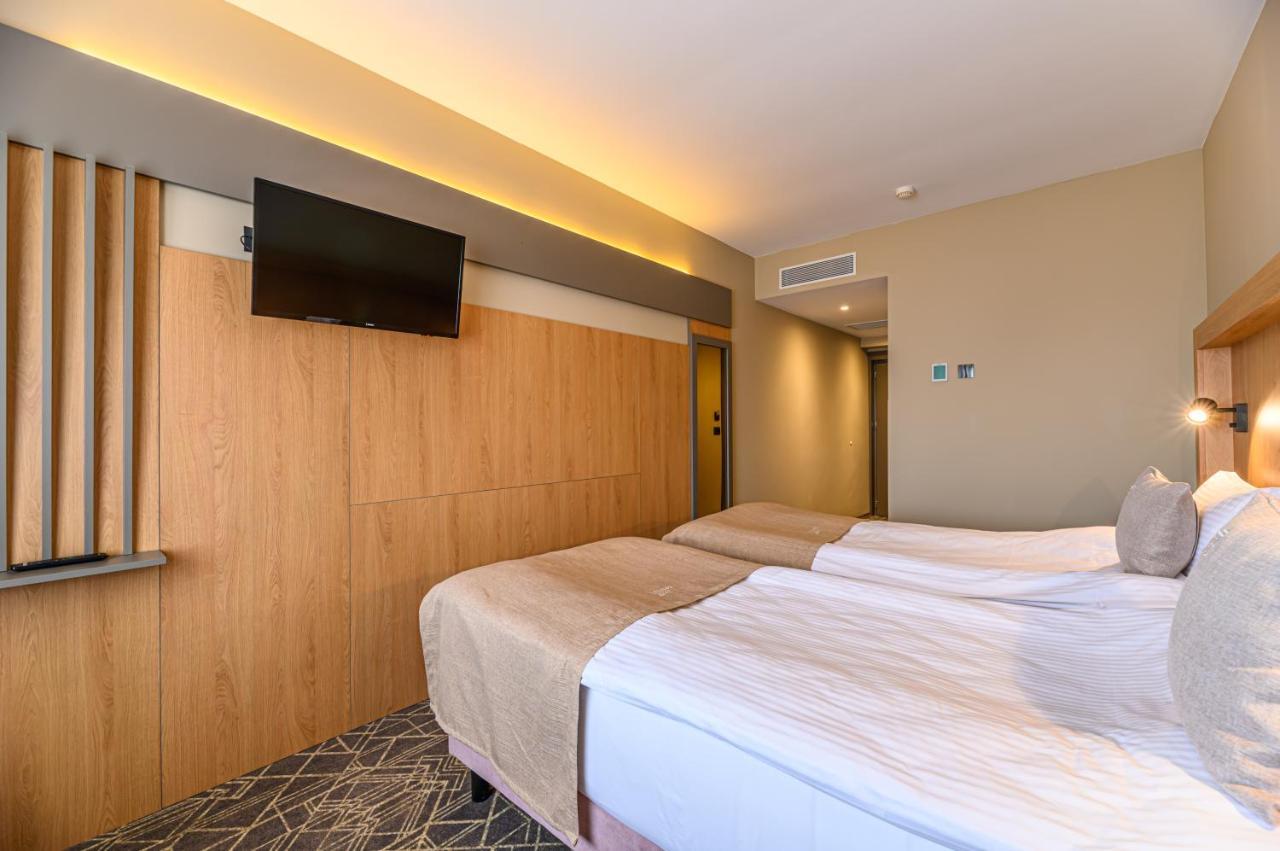 Hotel Central Pascani エクステリア 写真