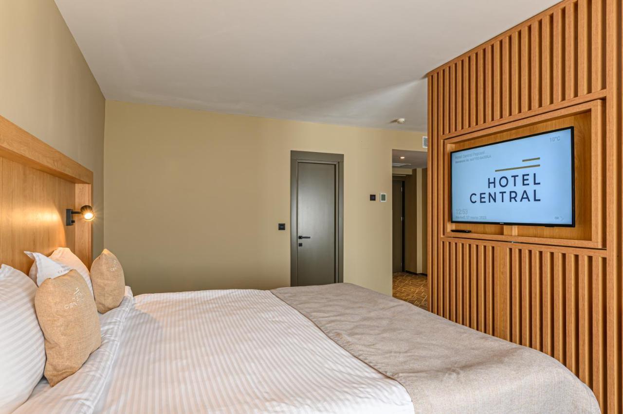 Hotel Central Pascani エクステリア 写真