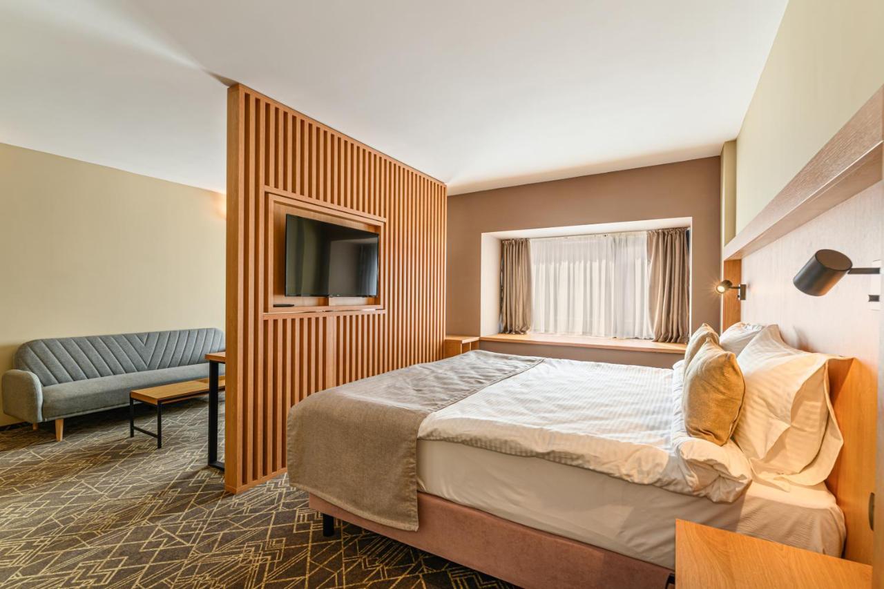 Hotel Central Pascani エクステリア 写真