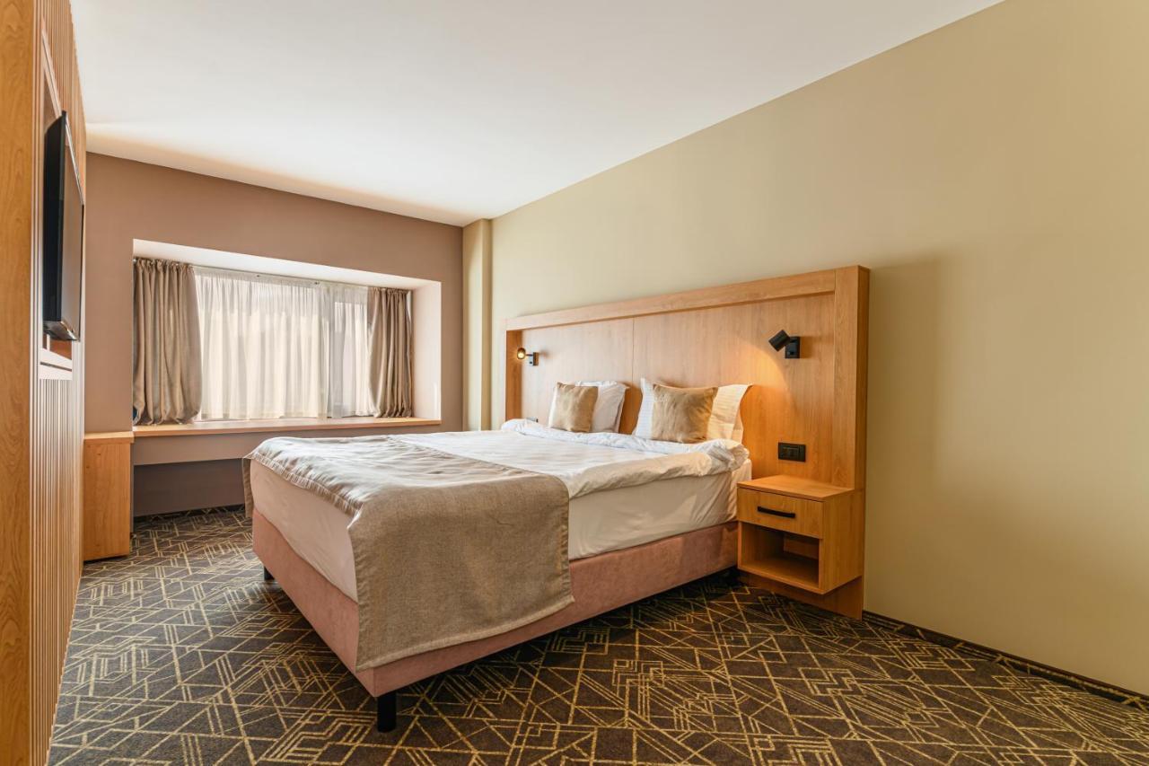 Hotel Central Pascani エクステリア 写真