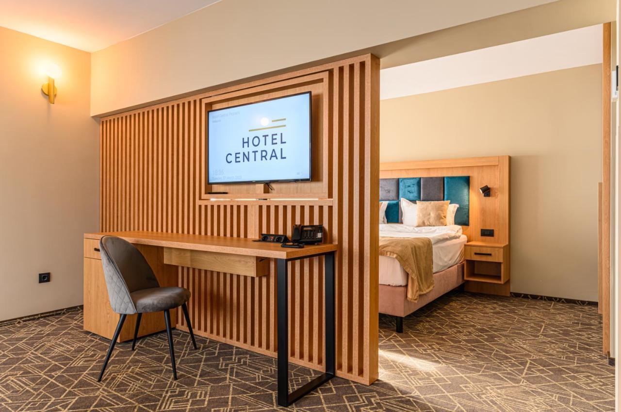 Hotel Central Pascani エクステリア 写真