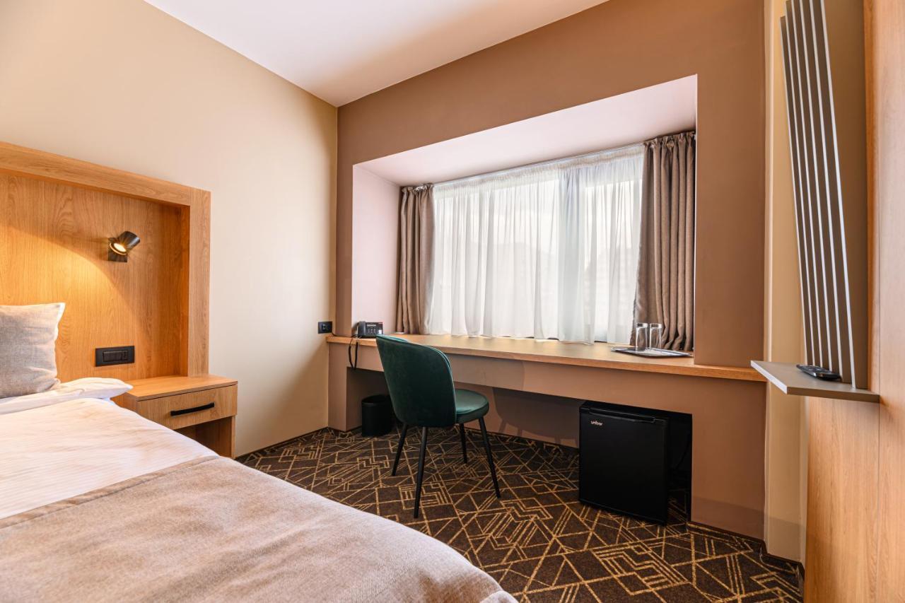 Hotel Central Pascani エクステリア 写真