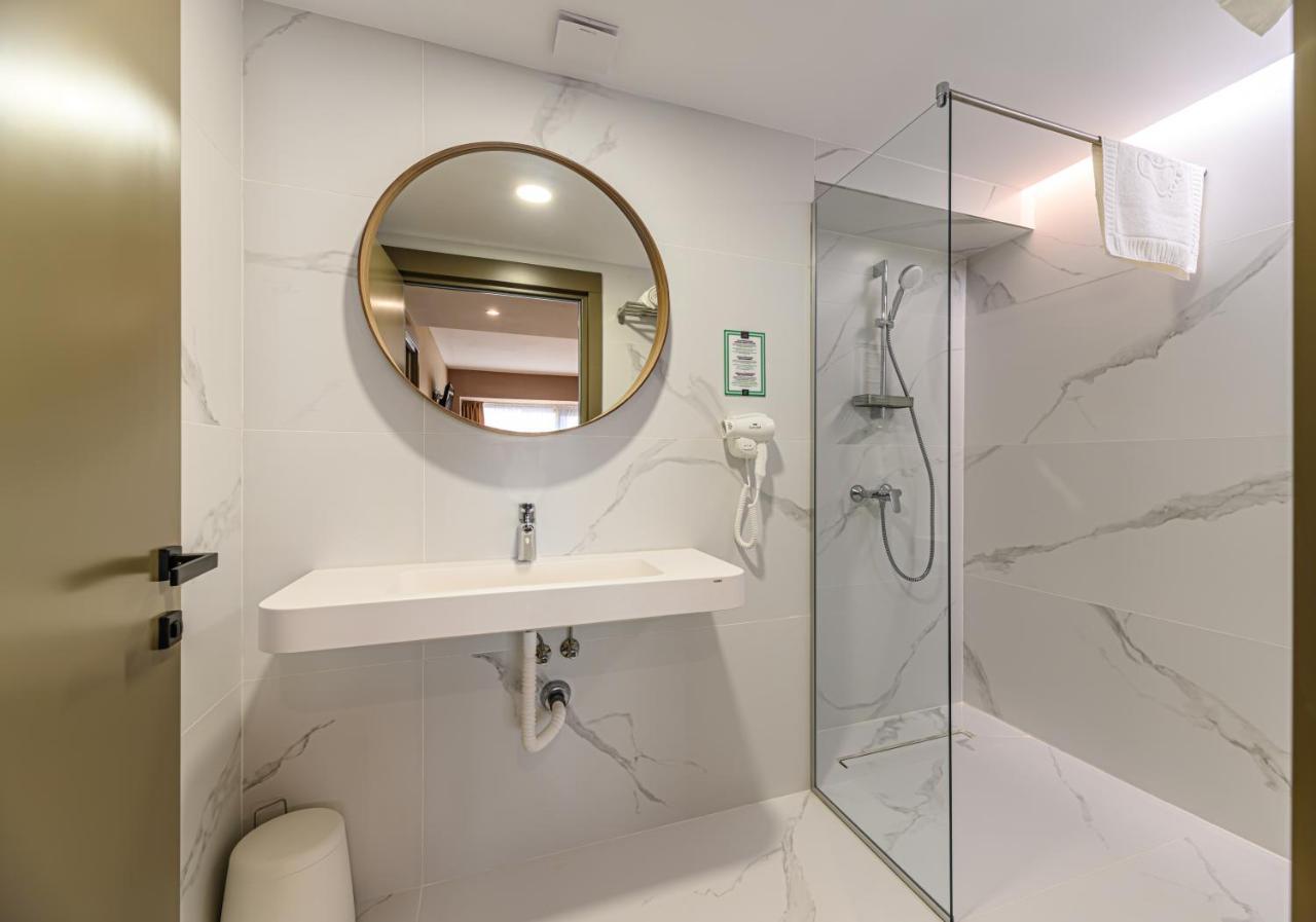 Hotel Central Pascani エクステリア 写真