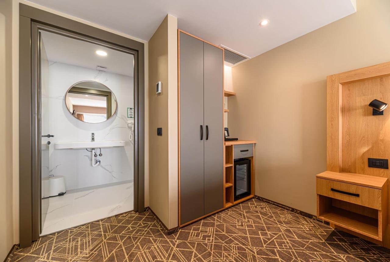 Hotel Central Pascani エクステリア 写真