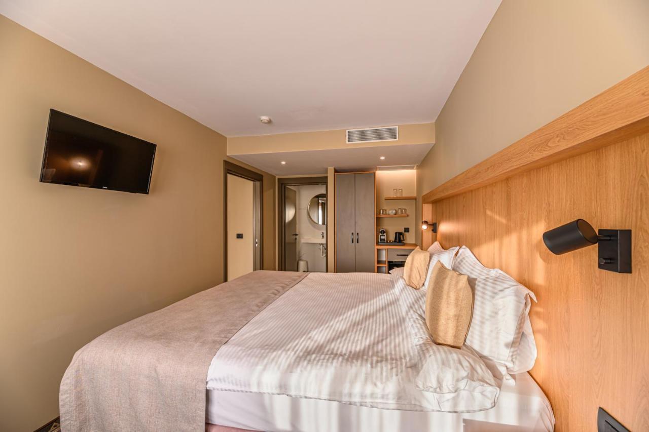 Hotel Central Pascani エクステリア 写真