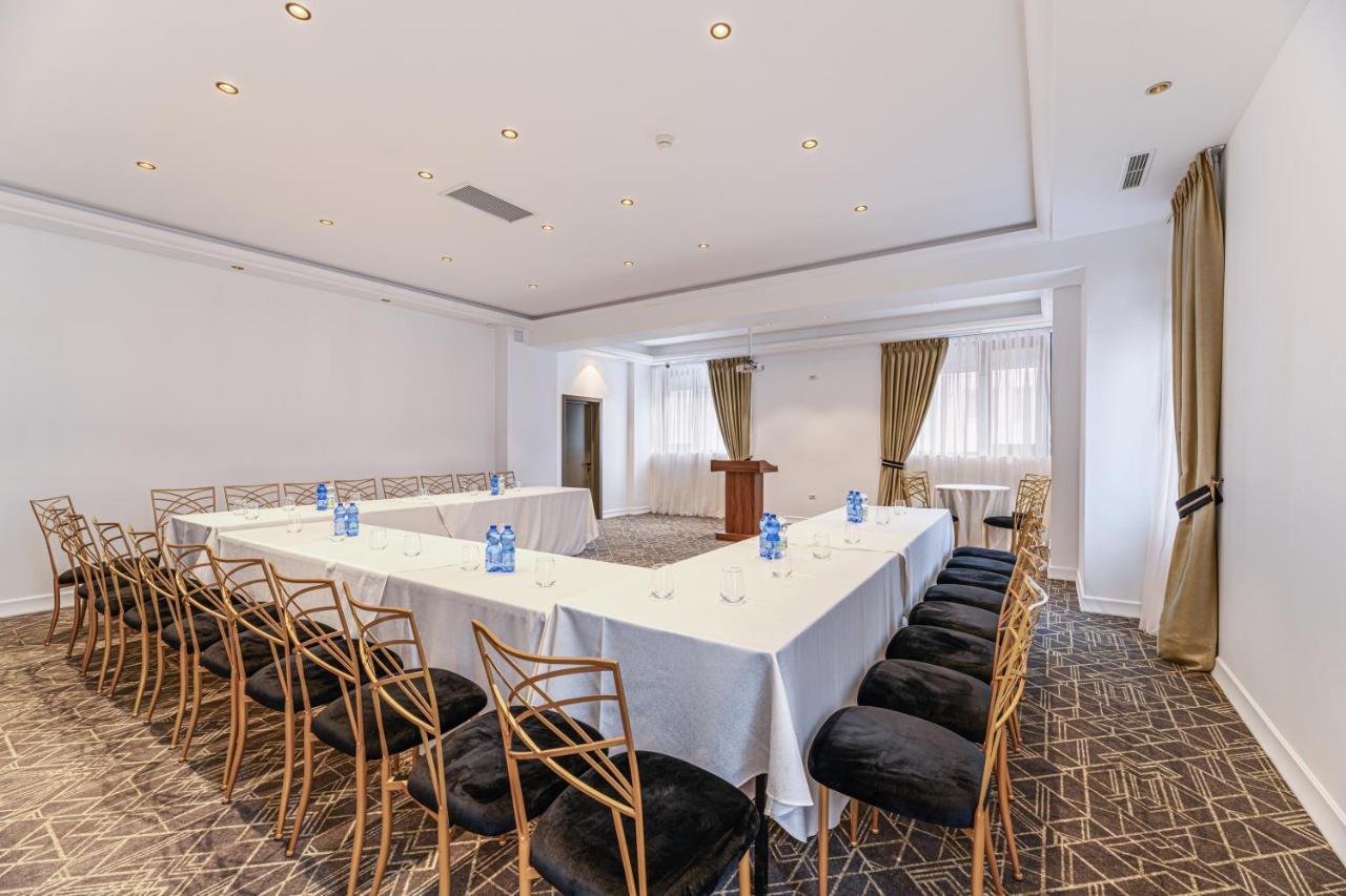 Hotel Central Pascani エクステリア 写真
