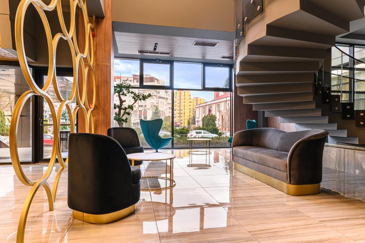 Hotel Central Pascani エクステリア 写真