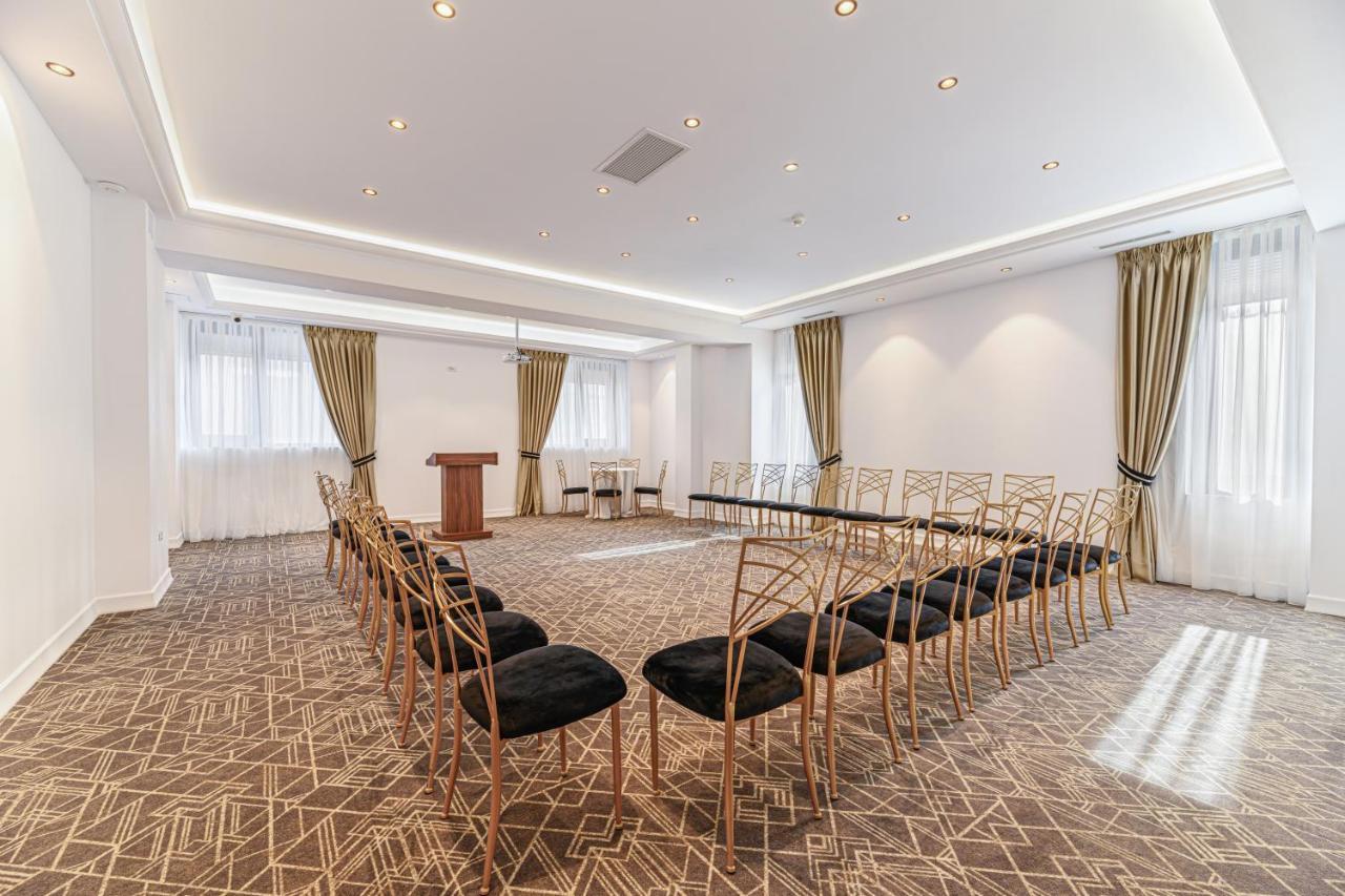 Hotel Central Pascani エクステリア 写真