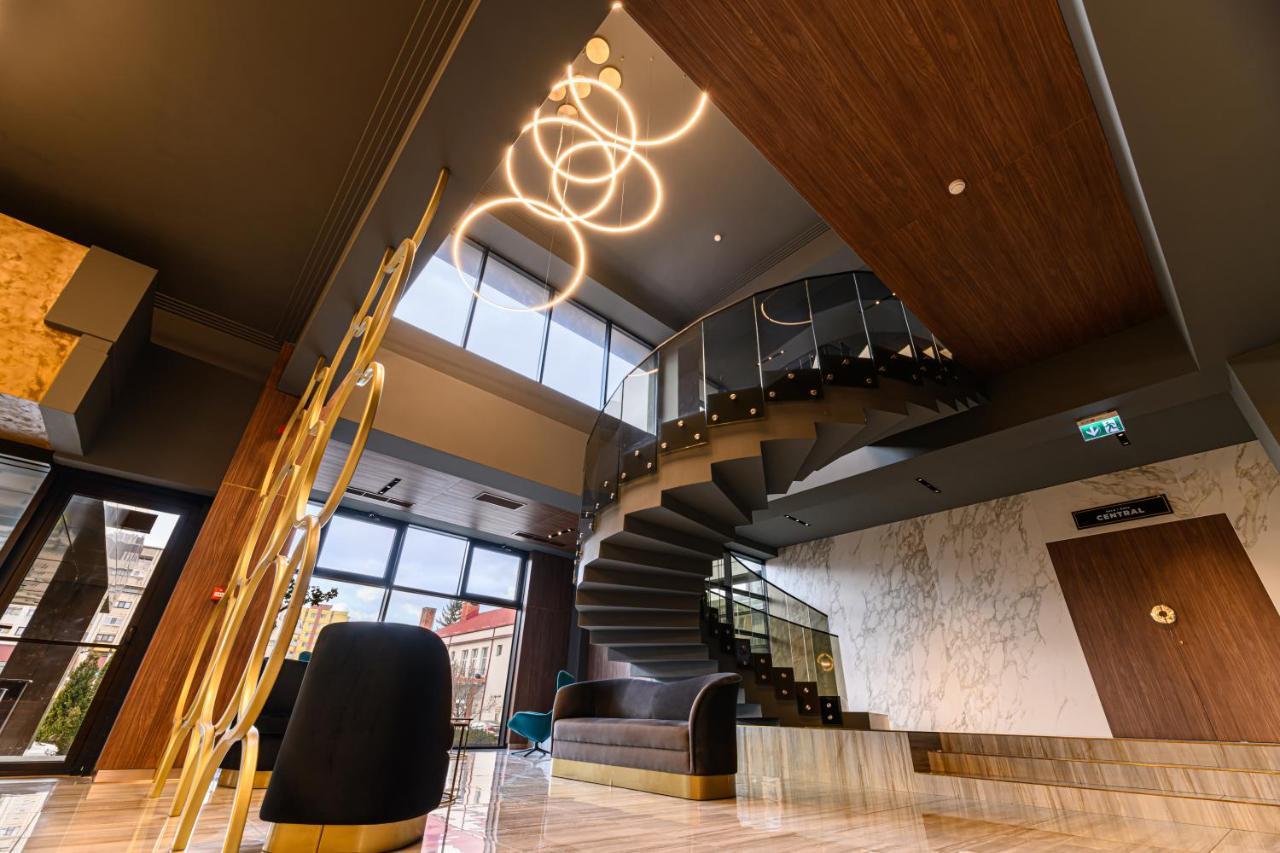 Hotel Central Pascani エクステリア 写真